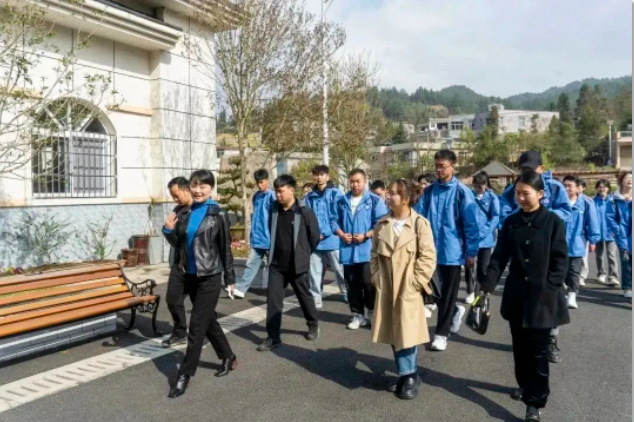 青春志愿行 情暖夕陽(yáng)紅——信息工程系學(xué)子走進(jìn)敬老院開(kāi)展志愿服務(wù)活動(dòng)