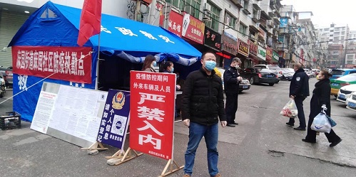在逆境中前行，筑牢疫情防線 讓黨旗在防控疫情一線高高飄揚