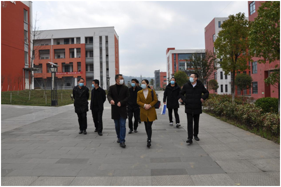 浙江省平湖市領(lǐng)導(dǎo)、企業(yè)家  赴畢節(jié)工業(yè)職業(yè)技術(shù)學(xué)院進行交流座談