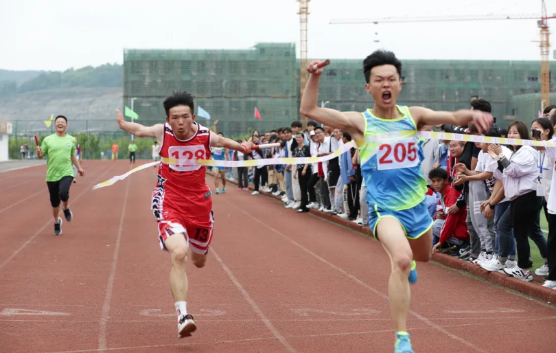 青春正起航 拼搏不落幕 | 學(xué)院第二屆學(xué)生田徑運(yùn)動會勝利閉幕