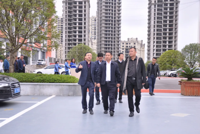 市委常委、市政府常務(wù)副市長周仕飛赴畢節(jié)工業(yè)職業(yè)技術(shù)學(xué)院調(diào)研