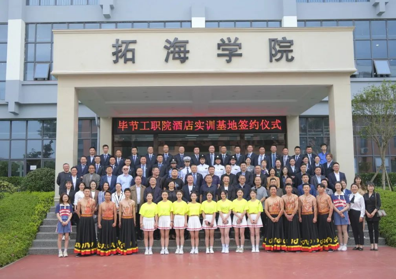 乘勢(shì)揚(yáng)帆再啟航——拓海學(xué)院成立一周年，故事還在繼續(xù)