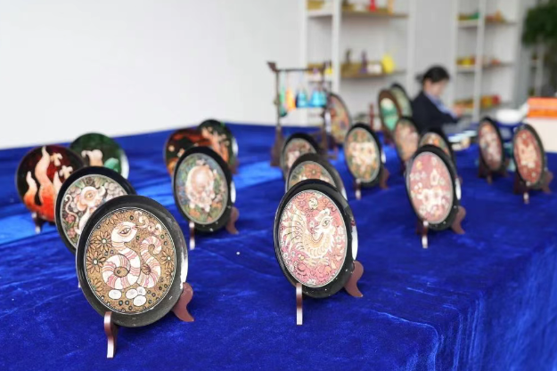 競(jìng)賽進(jìn)行時(shí)｜我院開(kāi)展黔西北民族民間工藝技藝體驗(yàn)活動(dòng)，技能大賽與文化傳承同行